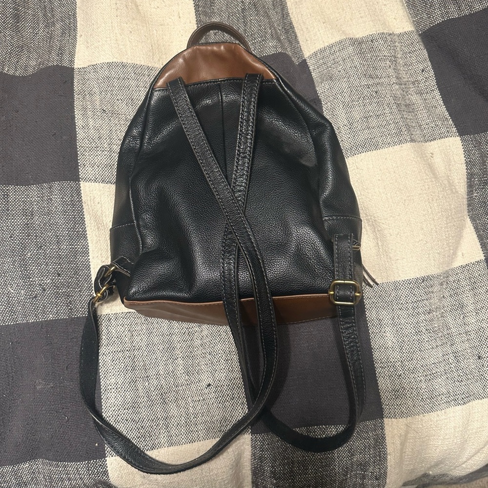 Fossil Backpack - Picture 2 of 3